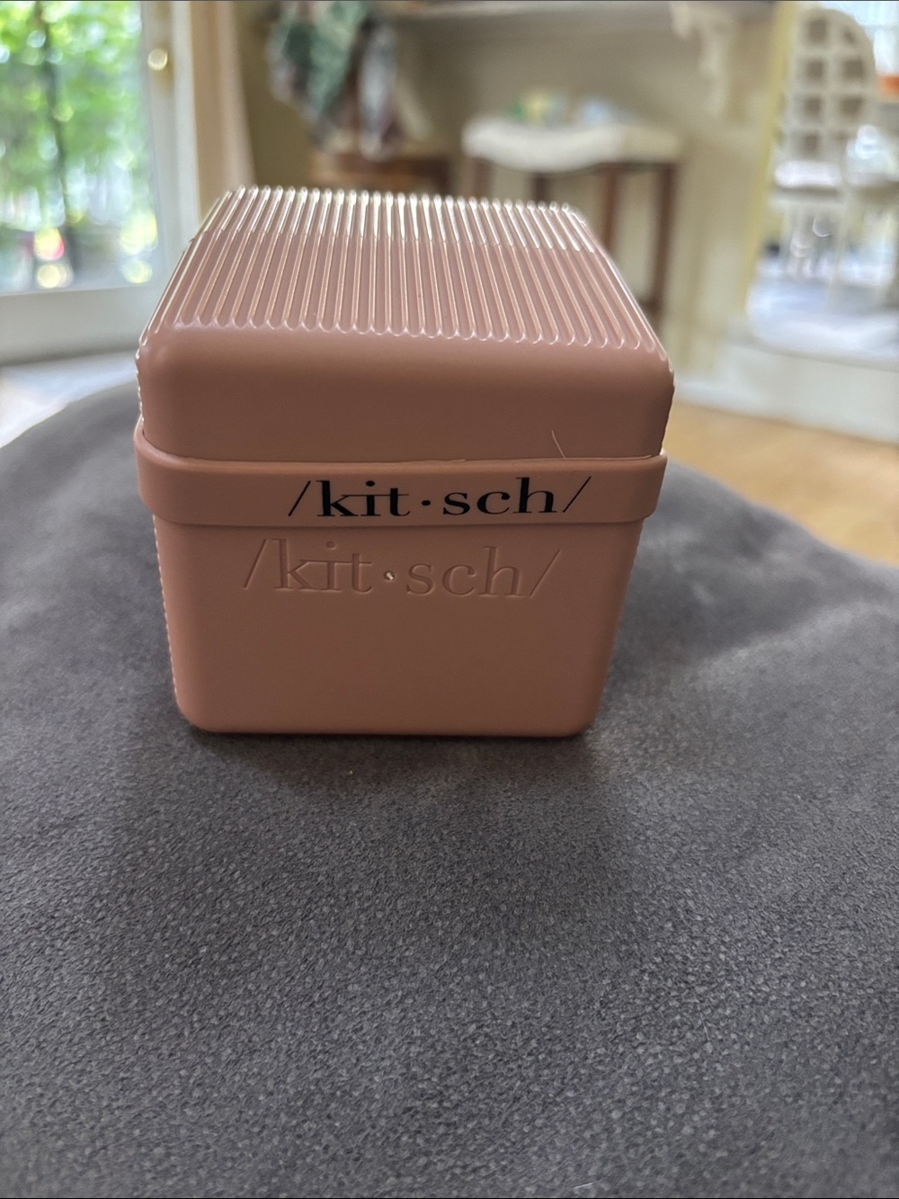 Kitsch Compact Silicone Hair care/body scrub Case in Dusty Rose